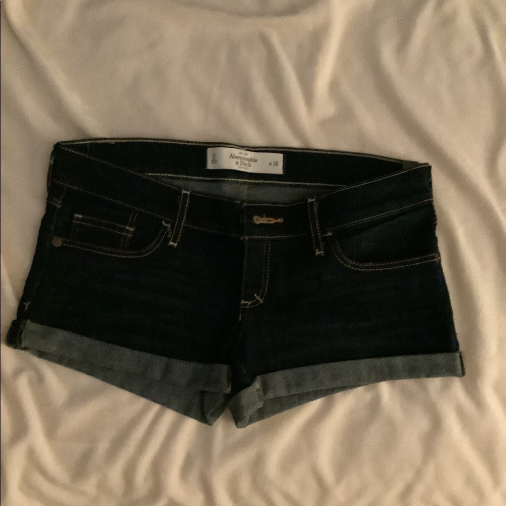 A & F cuffed shorts waist 26 size 2